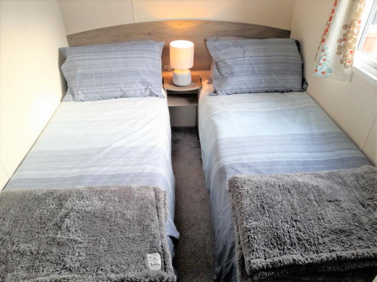 3 Bedroom Modern Caravan Sleeps Up To 8 Милъм Екстериор снимка