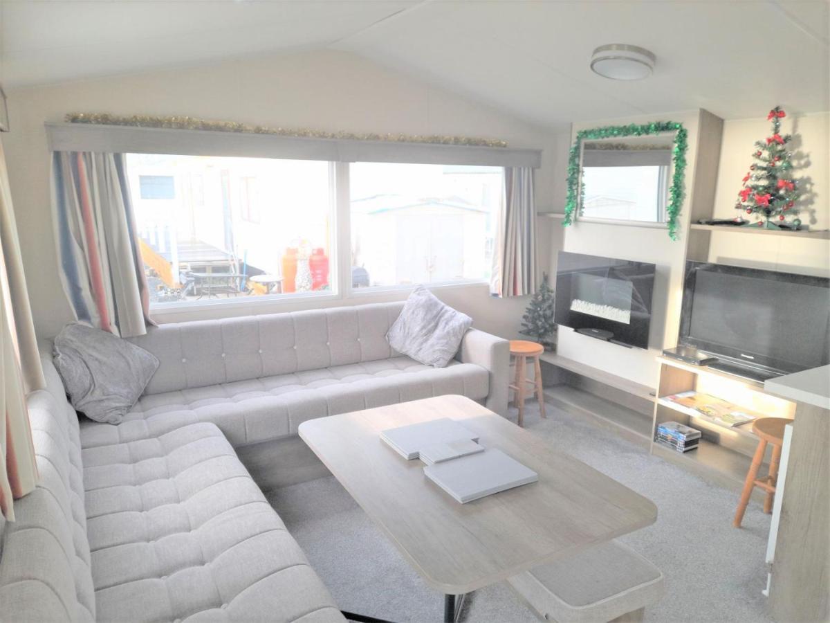 3 Bedroom Modern Caravan Sleeps Up To 8 Милъм Екстериор снимка