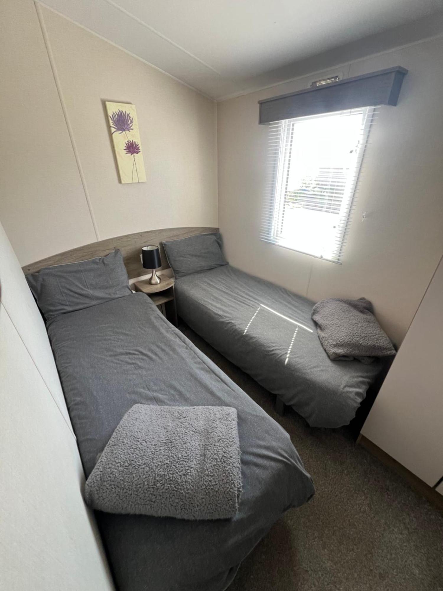 3 Bedroom Modern Caravan Sleeps Up To 8 Милъм Екстериор снимка